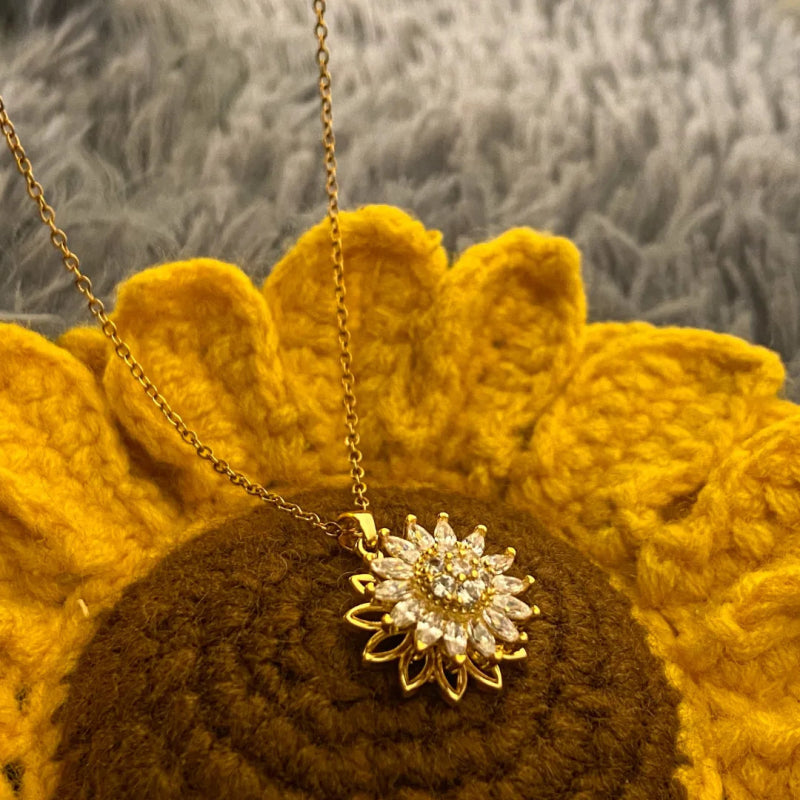 🌻 COLLAR GIRASOL GIRATORIO BAÑADO EN ORO 18K - Nancy Shop